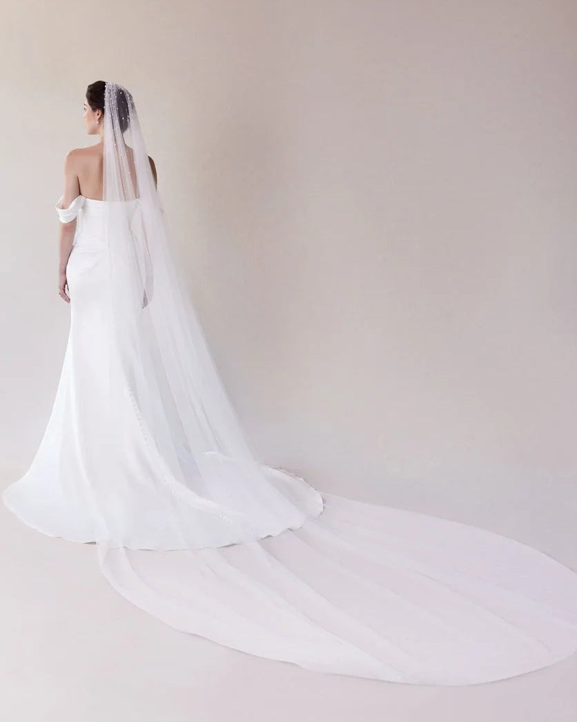 Scattered Pearl Cathedral Veil