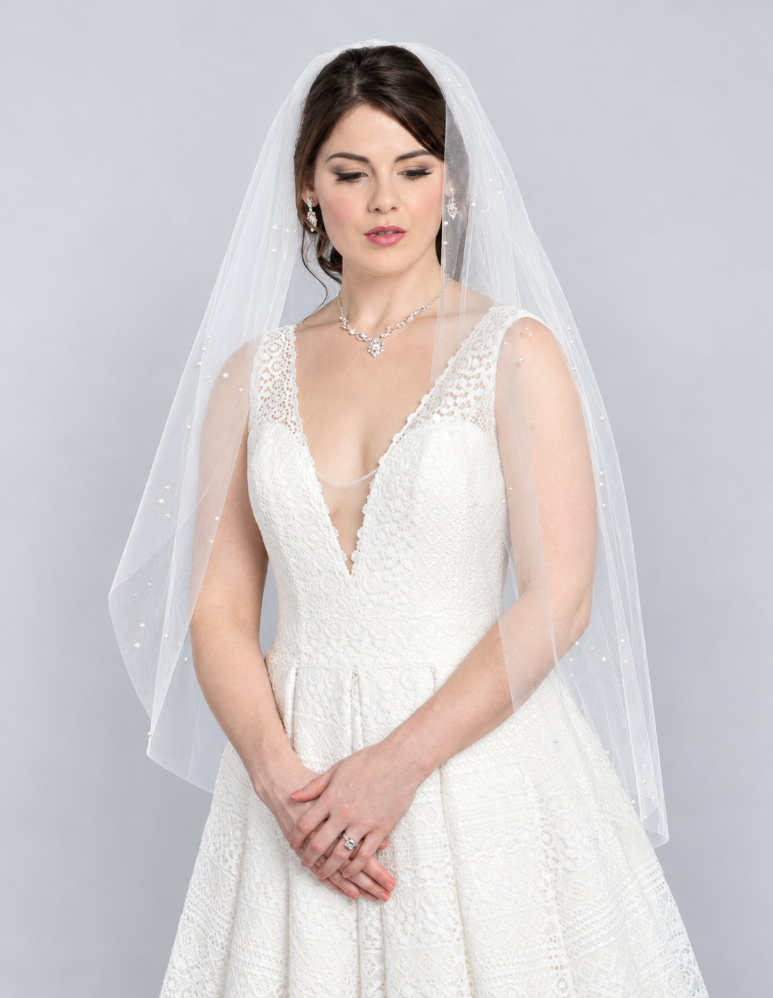 Scattered Pearl Fingertip Veil