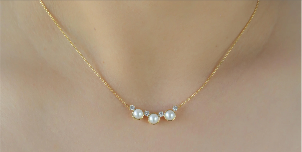 Nova Pearl Backdrop Necklace